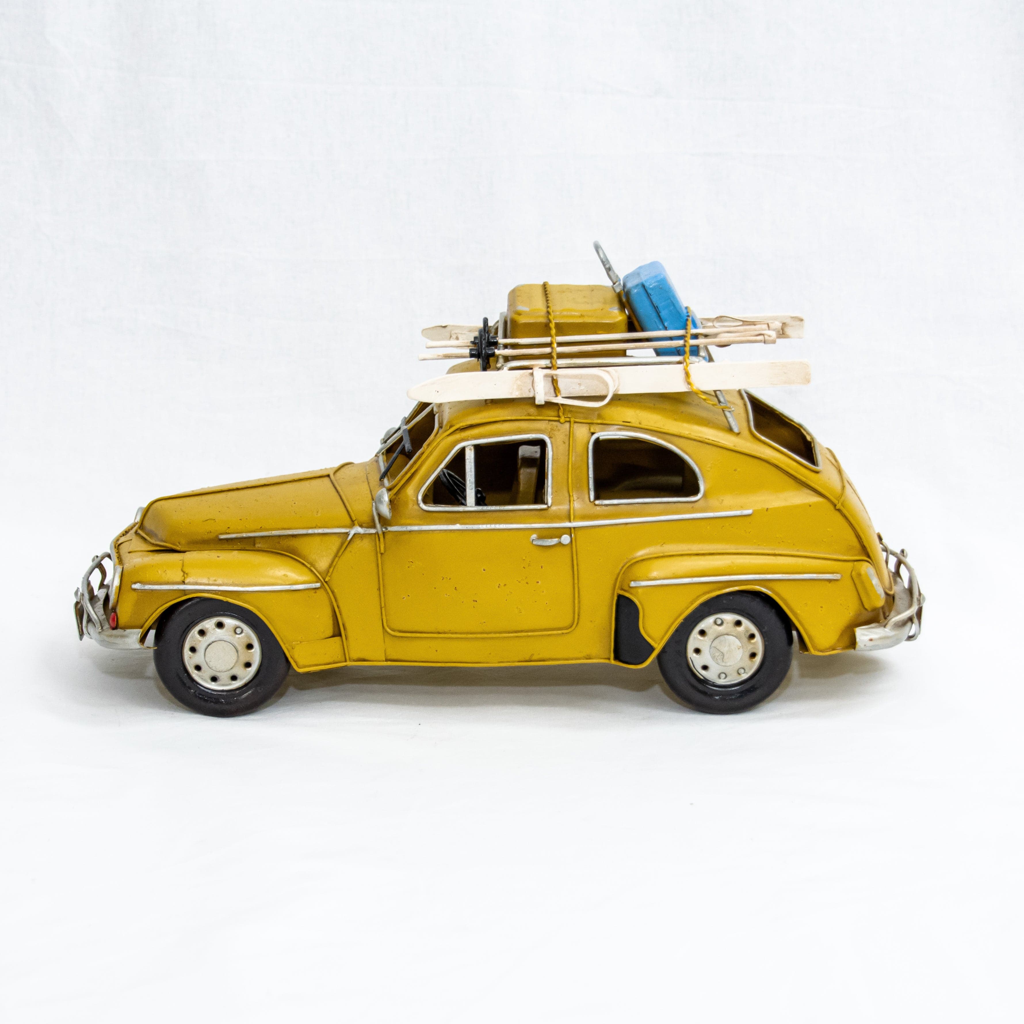 Volkswagen Kever met ski's - handgemaakte modelauto - foto 7