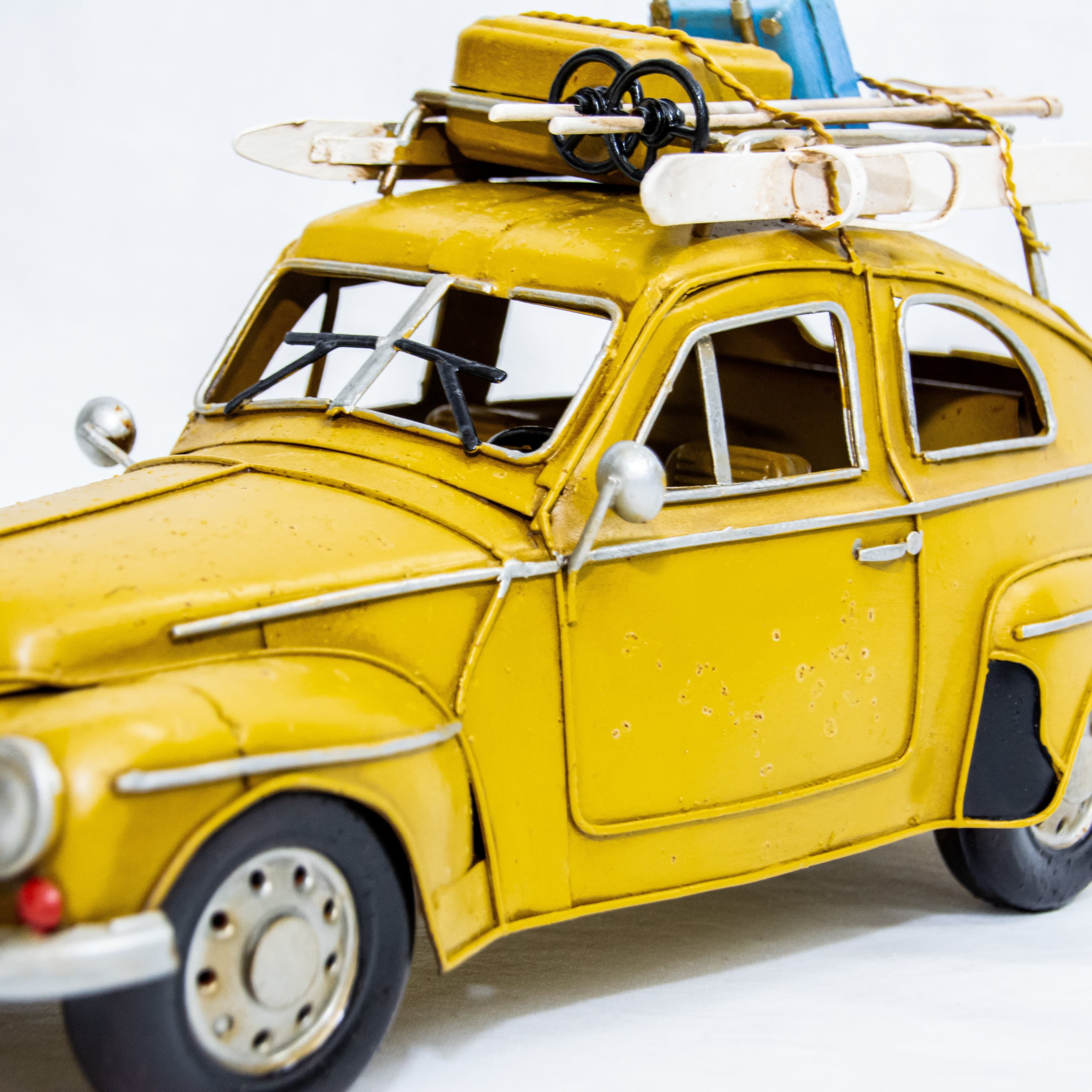 Volkswagen Kever met ski's - handgemaakte modelauto - foto 8