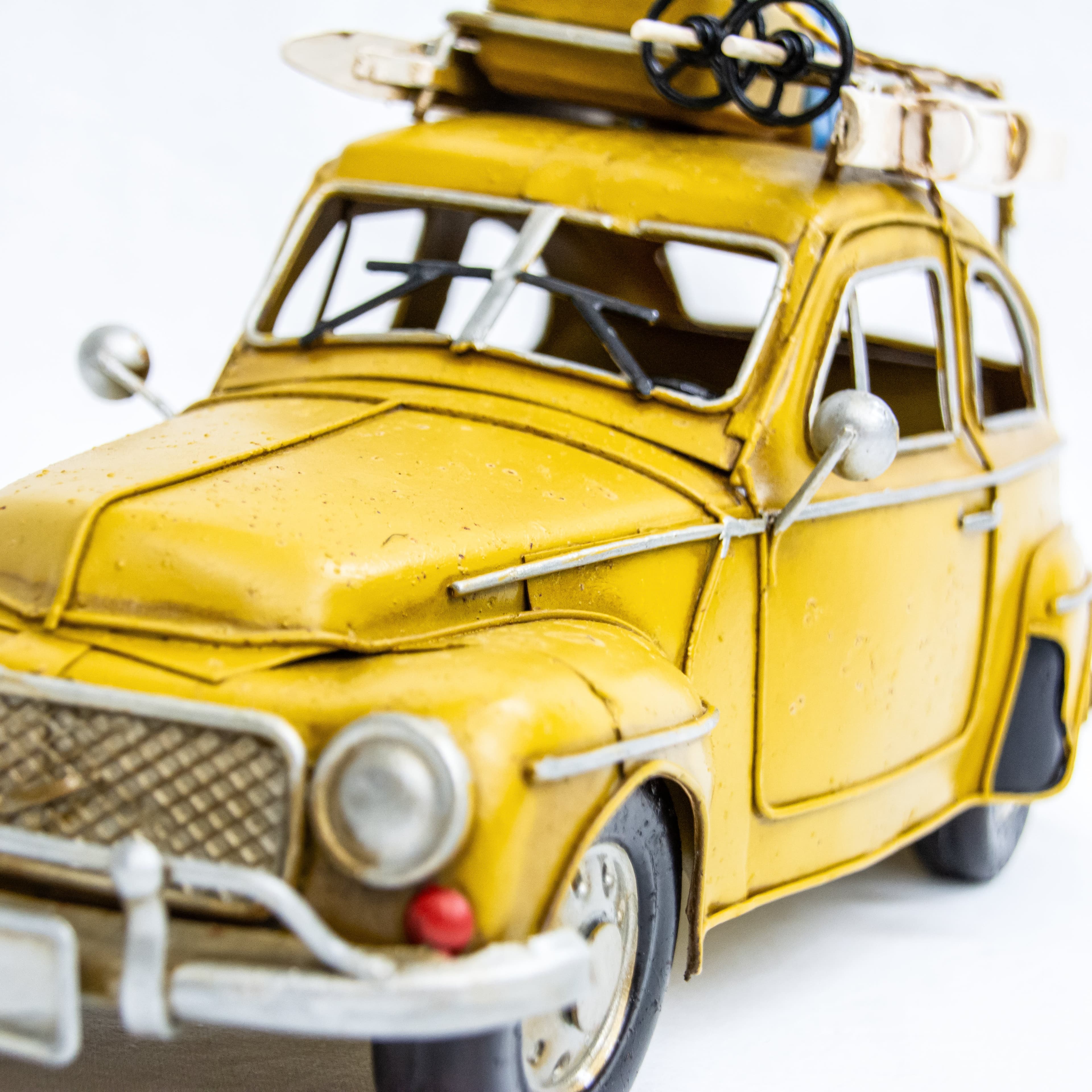 Volkswagen Kever met ski's - handgemaakte modelauto - foto 2